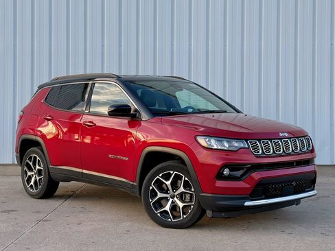 Used 2025 Jeep Compass Limited AWD/4WD image 8