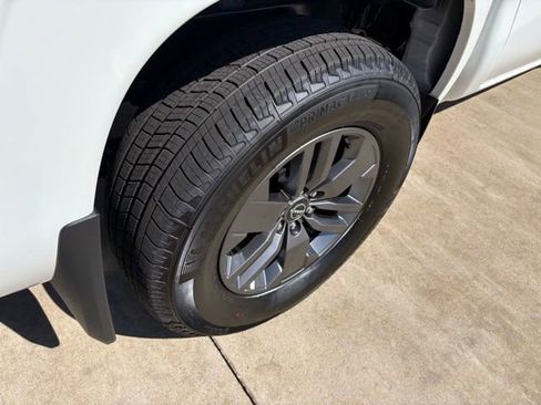 New 2026 Nissan Frontier SV w/ SV Convenience Package image 9