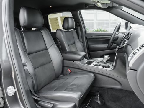 Used 2019 Jeep Grand Cherokee Altitude RWD image 40