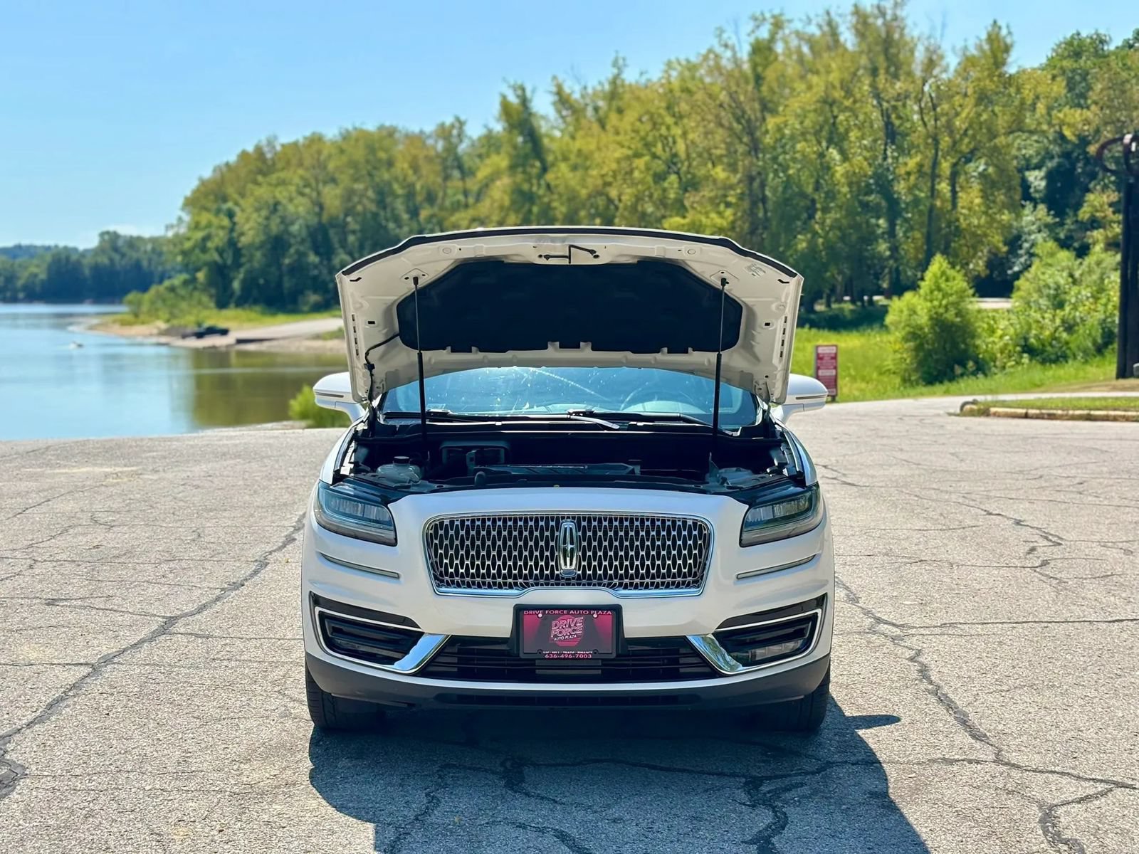 Used 2019 Lincoln Nautilus Reserve AWD/4WD image 13