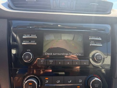 Used 2017 Nissan Rogue S w/ S Family Package FWD image 28