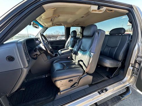 Used 2004 GMC Sierra 1500 SLE w/ Safe And Sound Package image 17