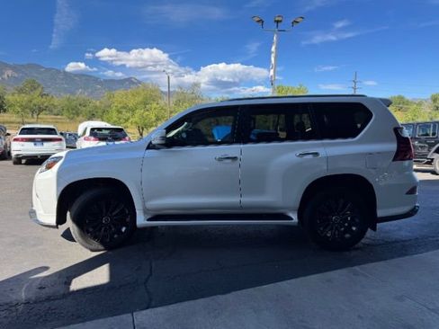Used 2021 Lexus GX 460 Premium w/ Accessory Package image 4
