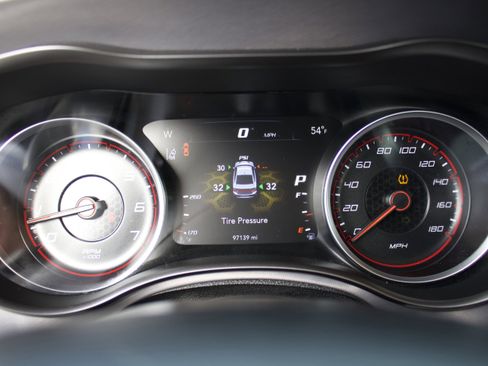 Used 2019 Dodge Charger Scat Pack w/ Dynamics Package RWD image 19