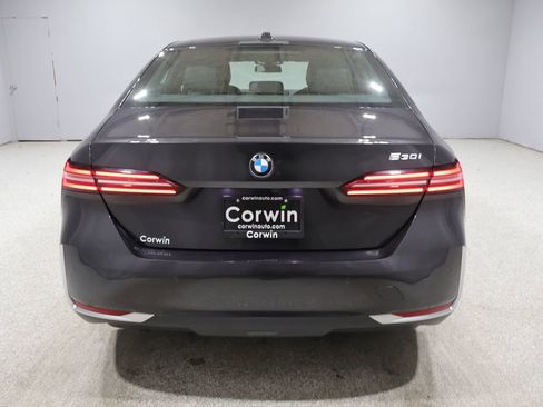 Used 2024 BMW 530i xDrive AWD/4WD image 3