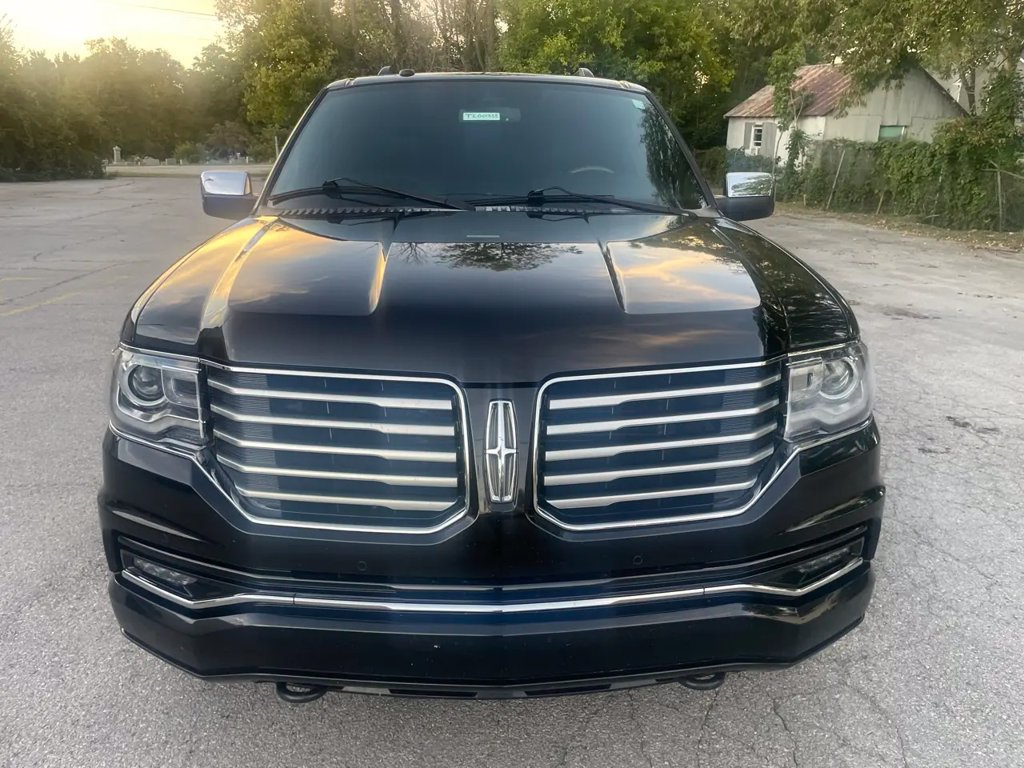 Used 2017 Lincoln Navigator Reserve AWD/4WD image 2