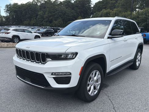 Used 2022 Jeep Grand Cherokee Limited RWD image 3
