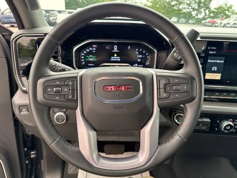 Used 2026 GMC Sierra 1500 SLT AWD/4WD image 18