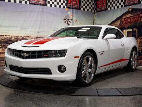 Used 2010 Chevrolet Camaro SS w/ RS Package RWD image 2