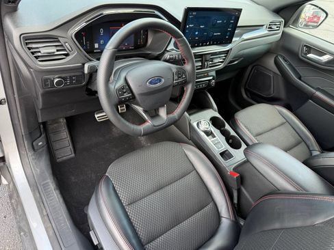 Used 2024 Ford Escape ST-Line w/ Tech Pack #1 AWD/4WD image 2
