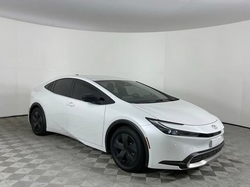 Used 2026 Toyota Prius Plug-In Hybrid FWD image 3