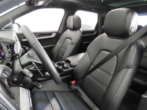 Certified 2026 Porsche Cayenne S AWD/4WD image 5
