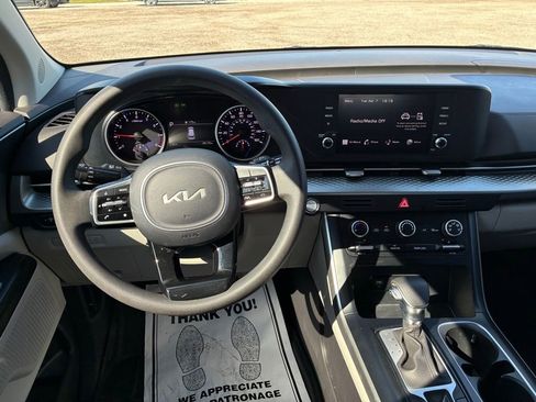 Used 2023 Kia Carnival LX FWD image 23