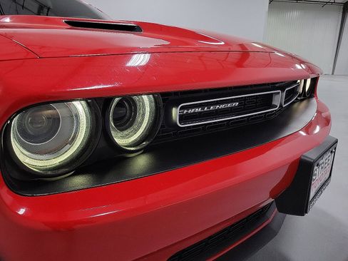 Used 2020 Dodge Challenger SXT image 15