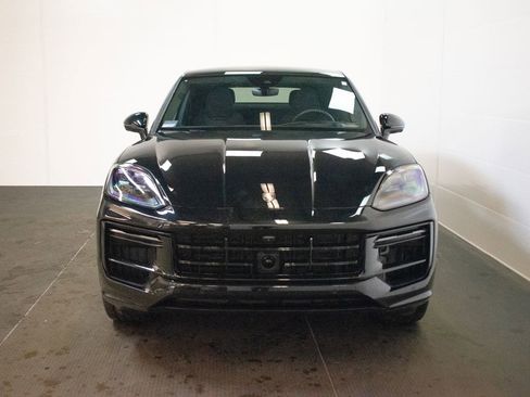 Certified 2025 Porsche Cayenne Turbo AWD/4WD image 7