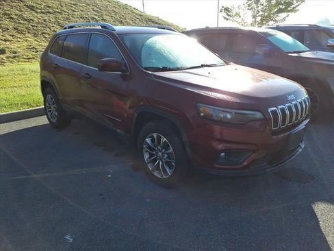 Used 2019 Jeep Cherokee Latitude Plus w/ Cold Weather Group AWD/4WD image 9