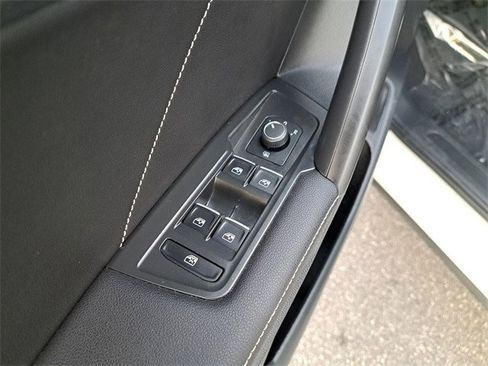 Certified 2023 Volkswagen Tiguan SE image 15