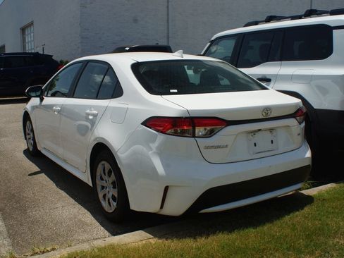 Used 2020 Toyota Corolla LE FWD image 3
