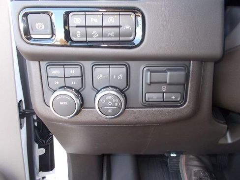 New 2026 GMC Yukon Elevation image 17