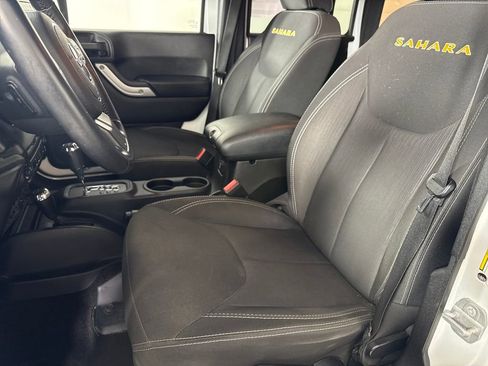 Used 2014 Jeep Wrangler Unlimited Sahara image 11