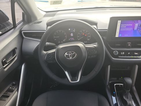 Used 2024 Toyota Corolla Cross LE FWD image 17