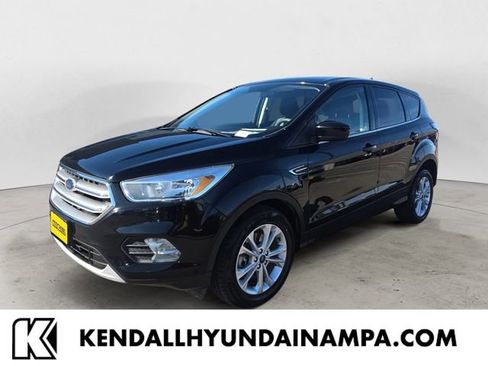 Used 2017 Ford Escape SE w/ SE Cold Weather Package AWD/4WD image 1