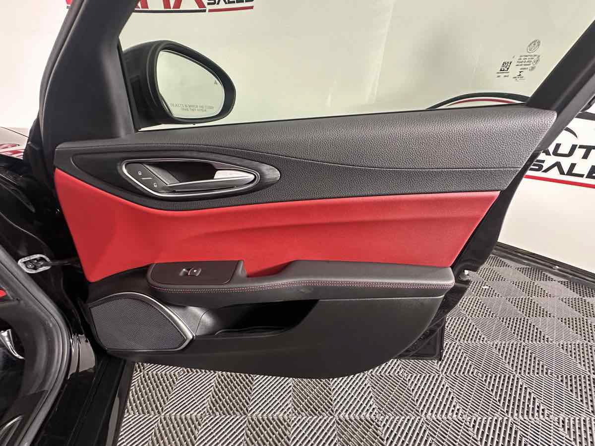 Used 2021 Alfa Romeo Giulia Sprint w/ Active Assist 1 Package RWD image 17