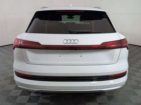 Used 2019 Audi e-tron Prestige w/ Prestige Package image 11