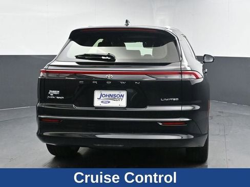 Used 2025 Toyota Crown Signia Limited image 11