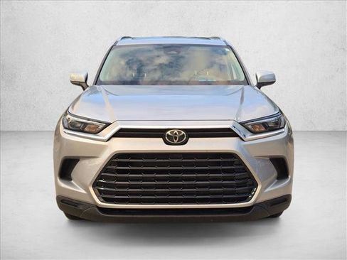 Used 2025 Toyota Grand Highlander FWD image 2