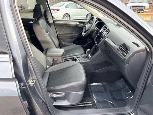 Used 2022 Volkswagen Tiguan SE image 9