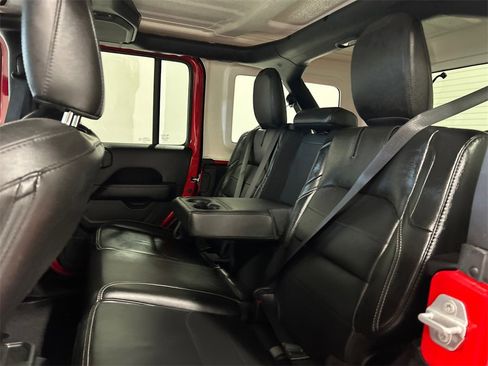 Used 2022 Jeep Wrangler Unlimited Sahara w/ Cold Weather Group image 32