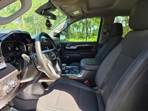 Used 2024 GMC Sierra 1500 Elevation w/ LPO, Elevation Black Package AWD/4WD image 13