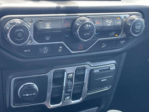 Used 2020 Jeep Wrangler Unlimited Sahara AWD/4WD image 22