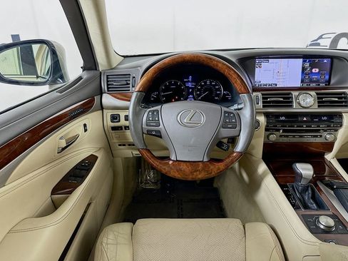 Used 2015 Lexus LS 460 w/ Comfort Package RWD image 28