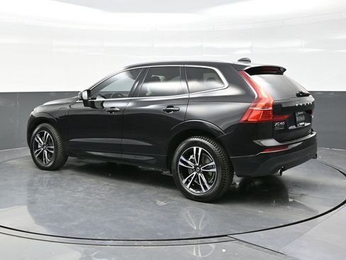 Used 2020 Volvo XC60 T8 Momentum image 4