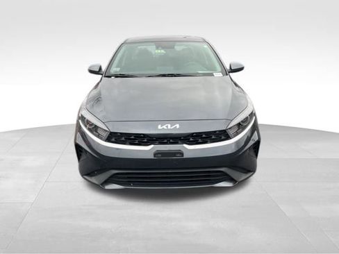 Certified 2023 Kia Forte LXS image 3