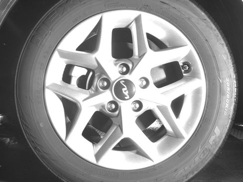 Used 2025 Kia Soul LX w/ LX Technology Package FWD image 12