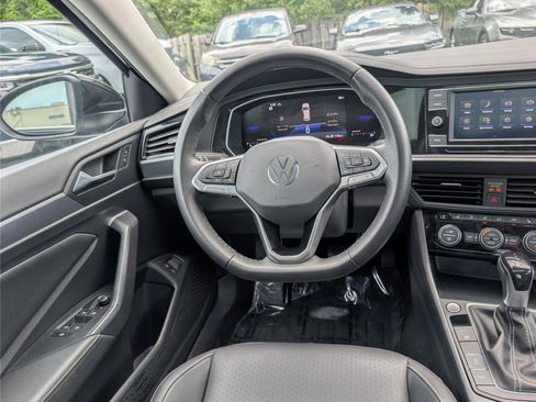 Used 2024 Volkswagen Jetta SE w/ Panoramic Sunroof Package FWD image 17