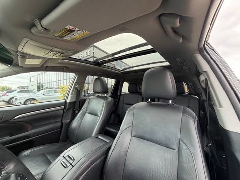 Used 2019 Toyota Highlander Limited Platinum AWD/4WD image 9