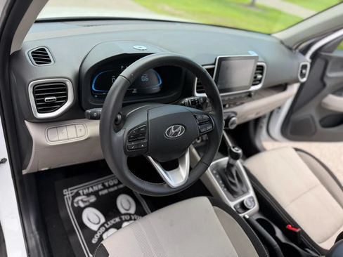 Used 2026 Hyundai Venue SEL FWD image 9