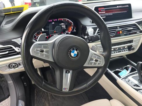 Used 2022 BMW 750i xDrive w/ Luxury Rear Seating Package AWD/4WD image 10