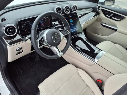 Used 2024 Mercedes-Benz GLC 300 4MATIC image 4