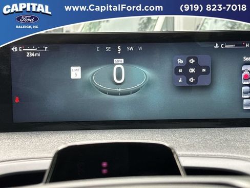 Used 2025 Ford Expedition Active AWD/4WD image 25