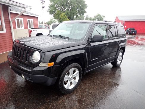 Used 2014 Jeep Patriot Sport w/ Power Value Group FWD image 3