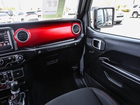 Used 2018 Jeep Wrangler Unlimited Rubicon AWD/4WD image 7