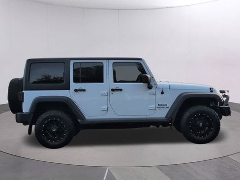 Used 2017 Jeep Wrangler Unlimited Sport w/ Connectivity Group AWD/4WD image 7