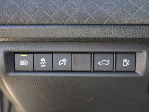 Used 2025 Toyota Camry XLE image 17