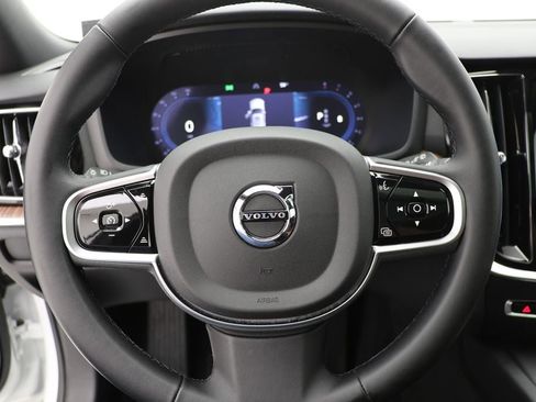 Used 2025 Volvo V60 B5 Cross Country Plus image 18