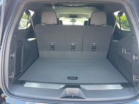 New 2025 Chevrolet Suburban Premier image 14